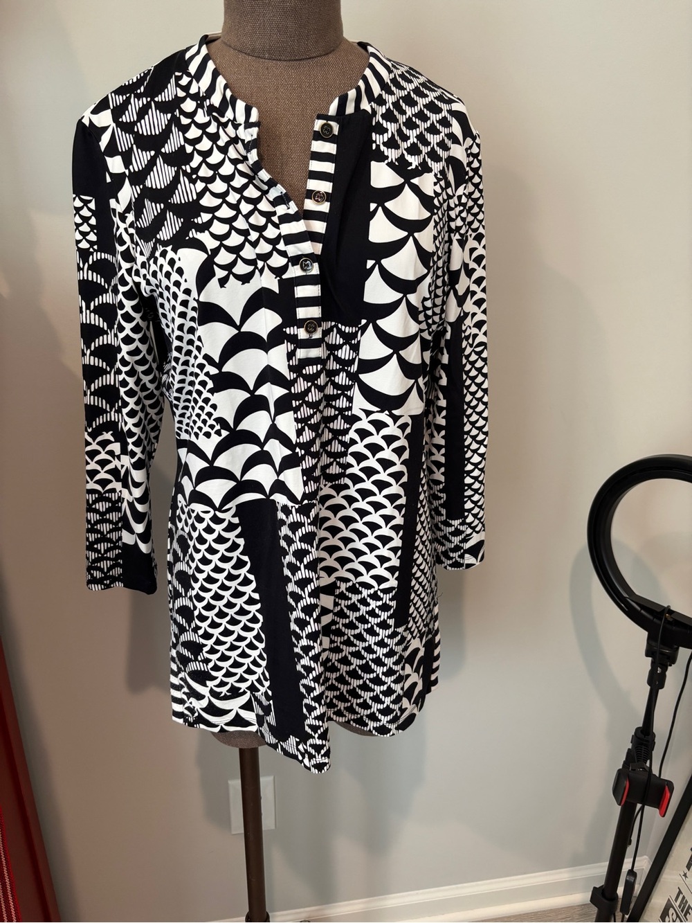 J. McLaughlin Black and White Geometric Henley Tunic medium